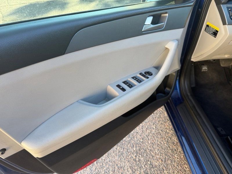 Used 2016 Hyundai Sonata SE w/ Cargo Package image 11