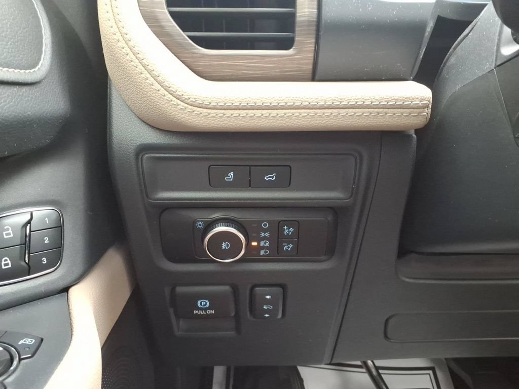 Certified 2023 Ford Expedition Limited AWD/4WD image 18