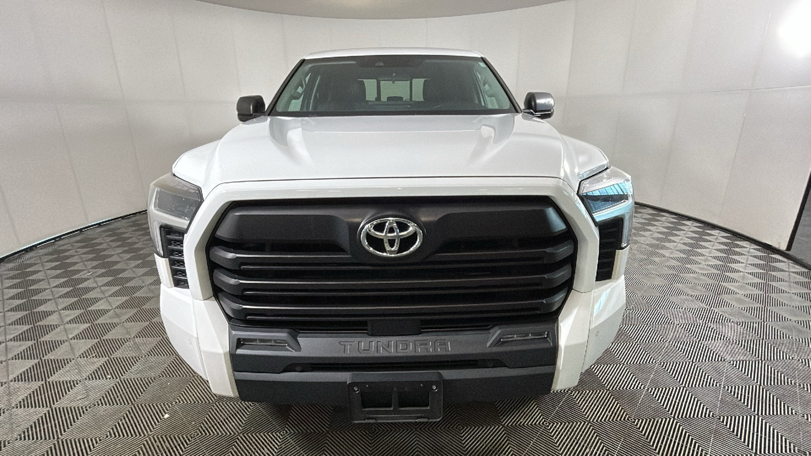 Used 2022 Toyota Tundra SR5 w/ SR5 Premium Package AWD/4WD image 9
