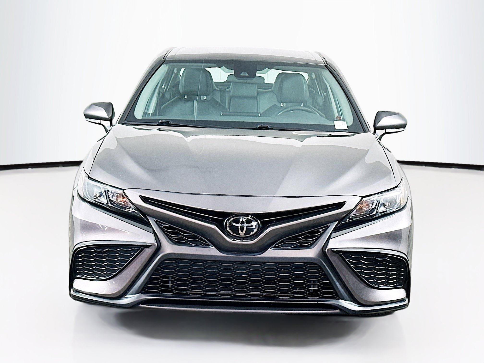 Used 2024 Toyota Camry SE FWD image 2