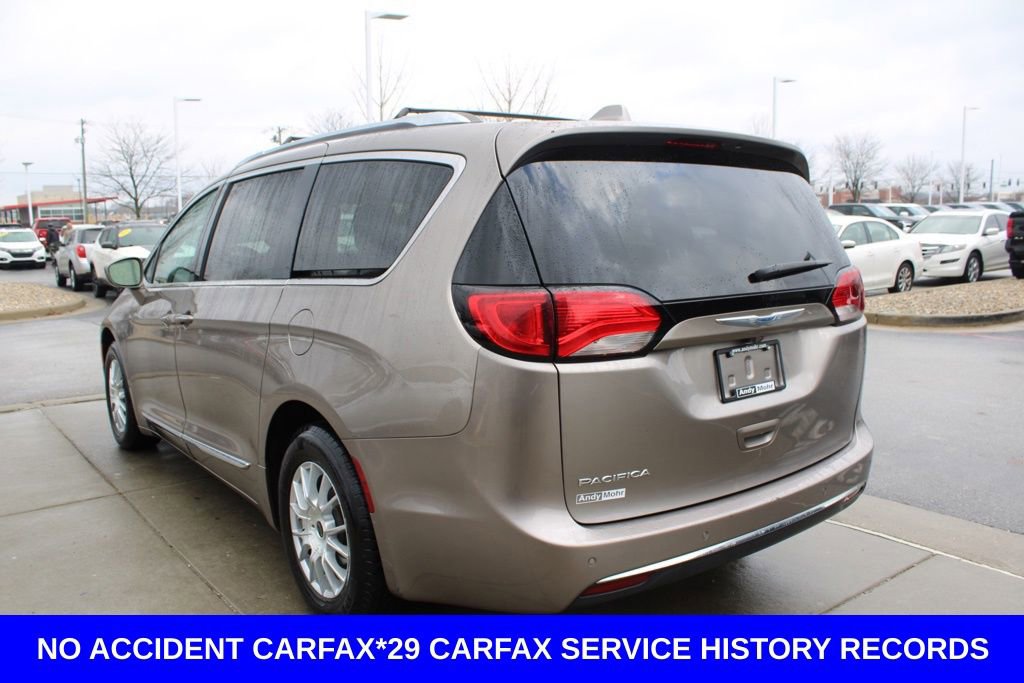 Used 2018 Chrysler Pacifica Touring-L Plus image 5