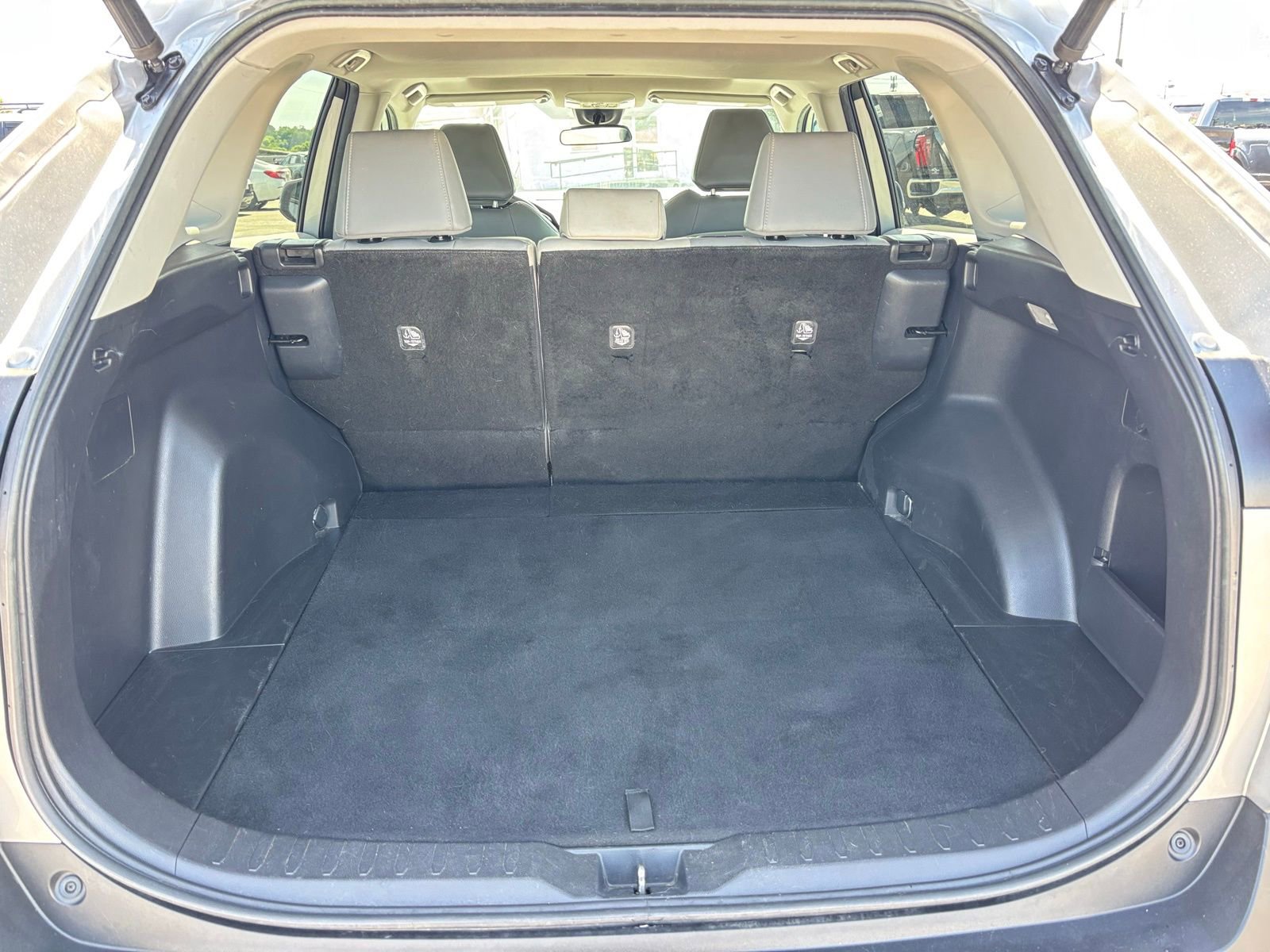 Used 2020 Toyota RAV4 XLE Premium FWD image 20