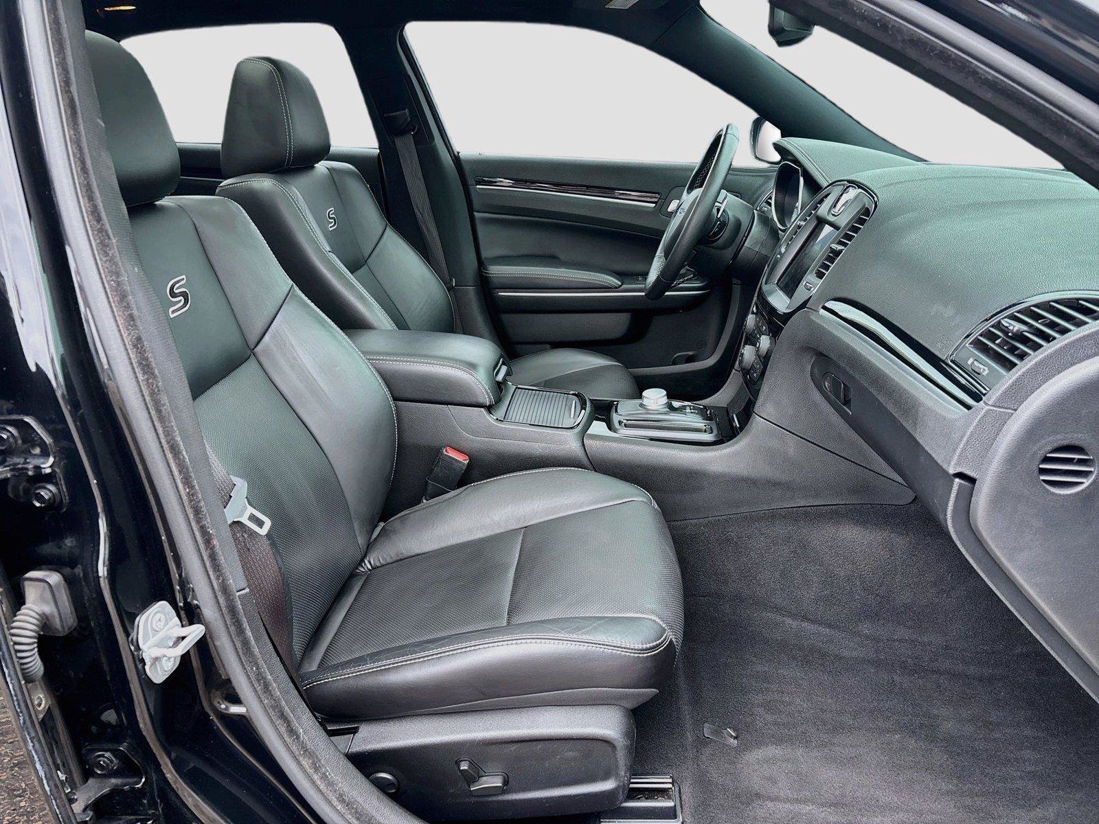 Used 2022 Chrysler 300 S w/ Comfort Group RWD image 28