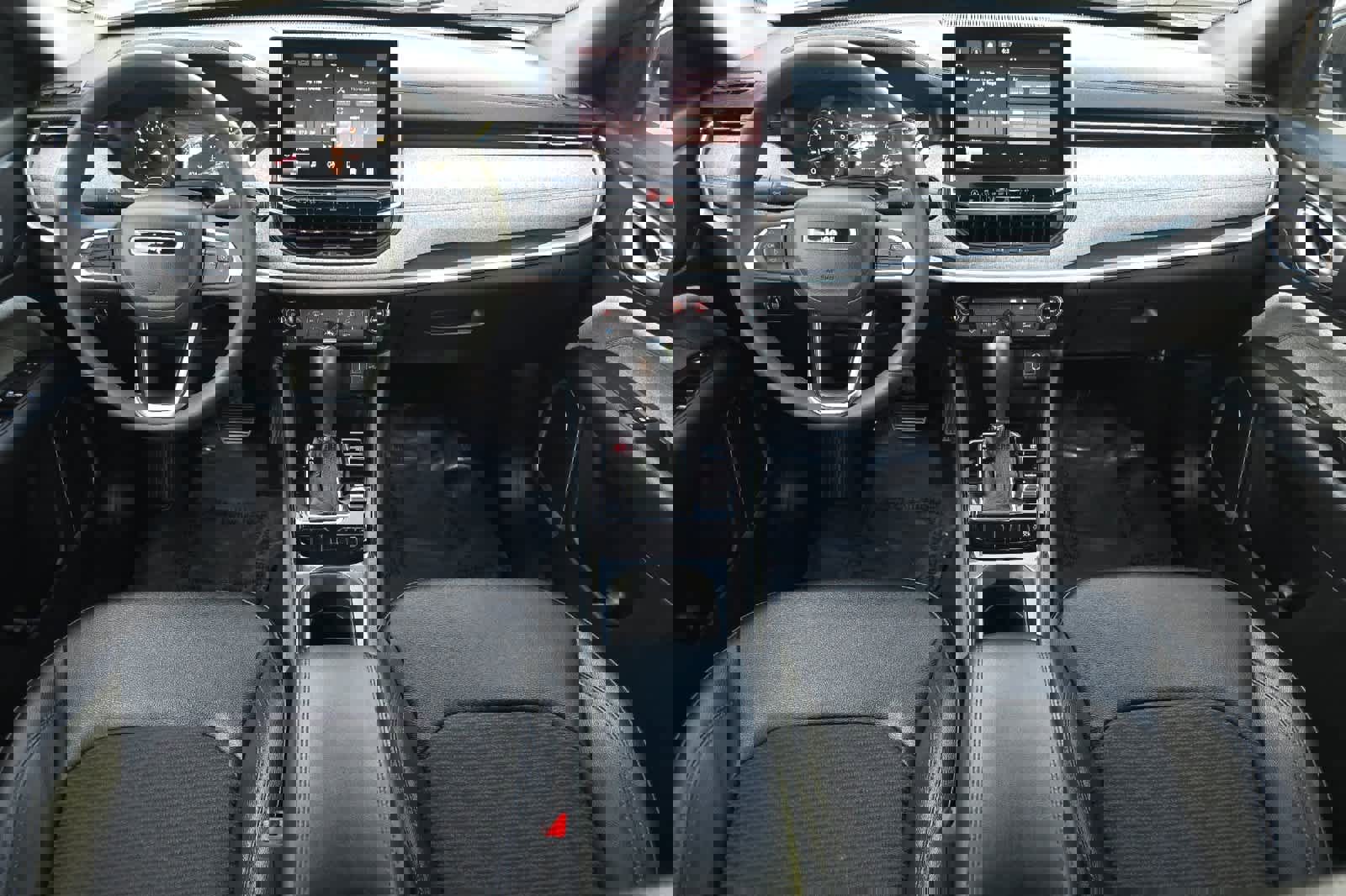 Used 2024 Jeep Compass Latitude image 3