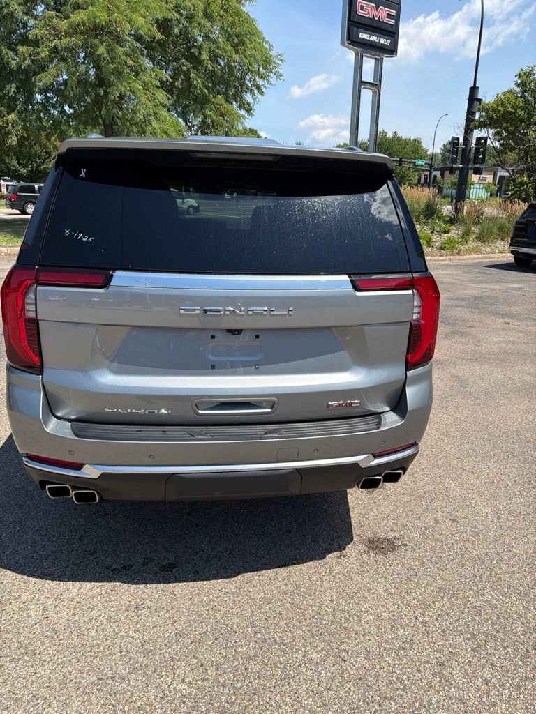 Used 2025 GMC Yukon XL Denali AWD/4WD image 9