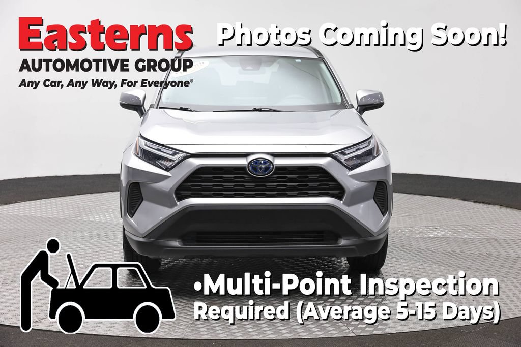 Used 2024 Toyota RAV4 XLE AWD/4WD image 2