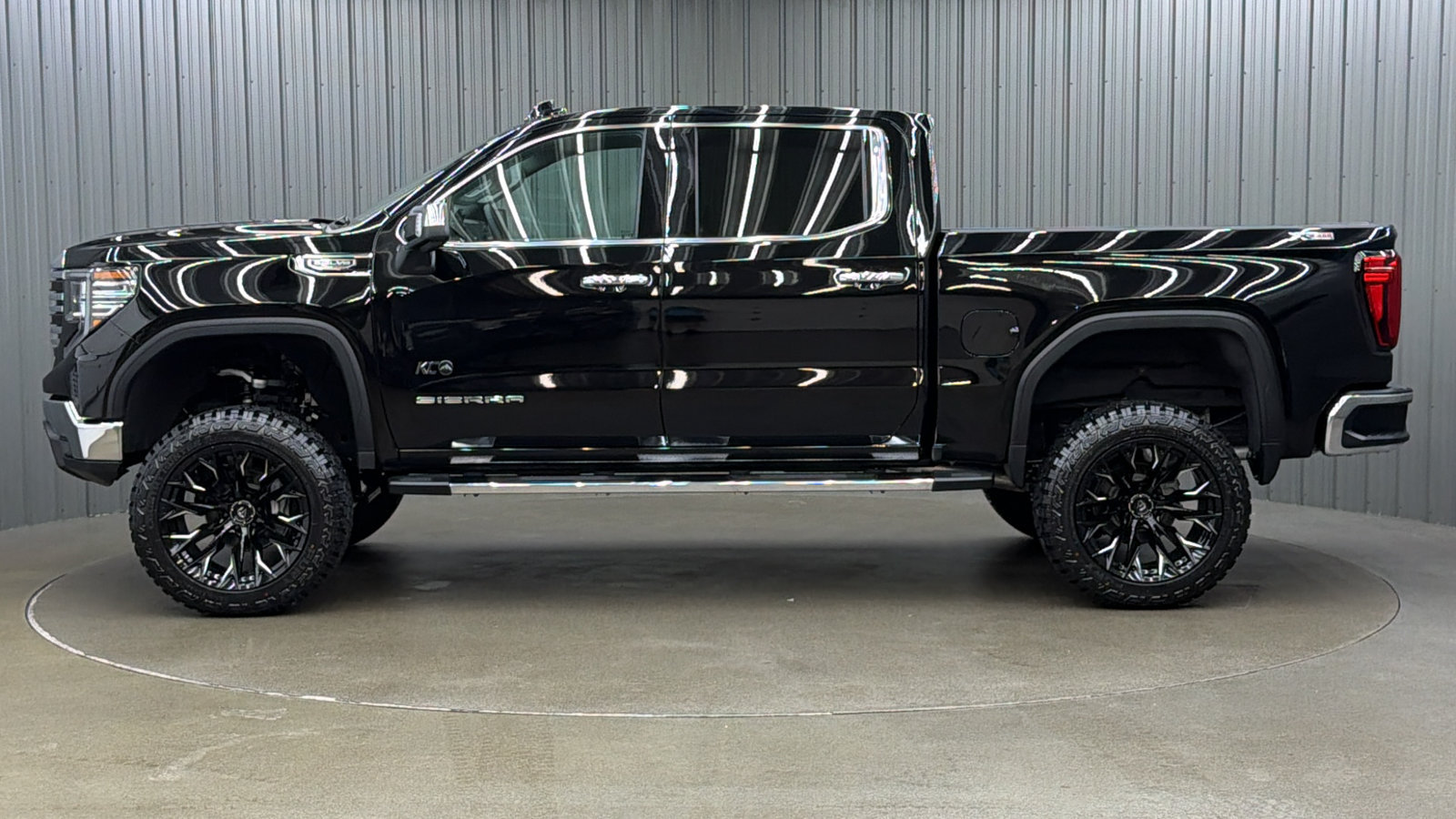 Used 2026 GMC Sierra 1500 SLT w/ SLT Premium Package AWD/4WD image 2