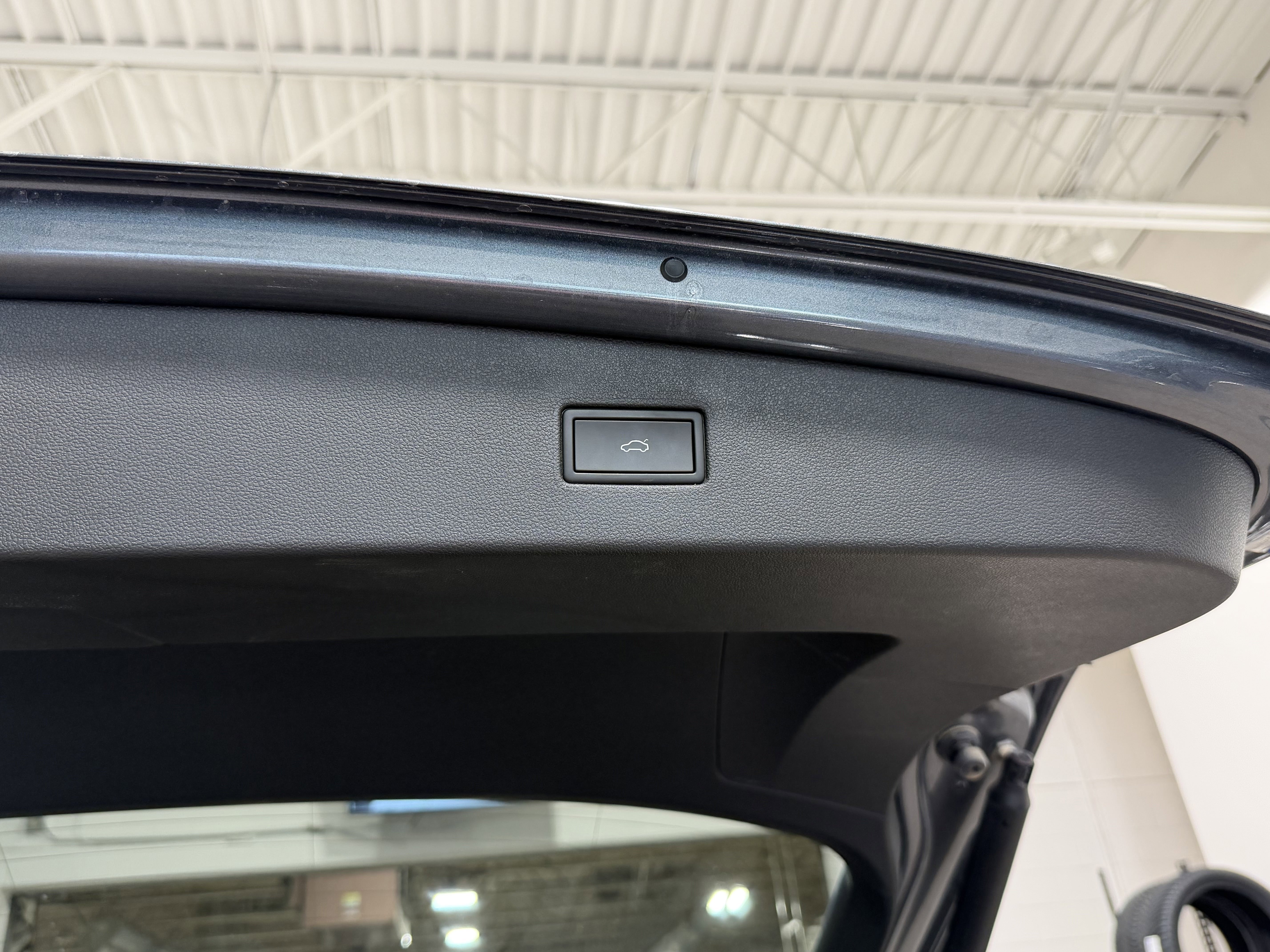 Used 2022 Volkswagen Tiguan SEL R-Line image 24