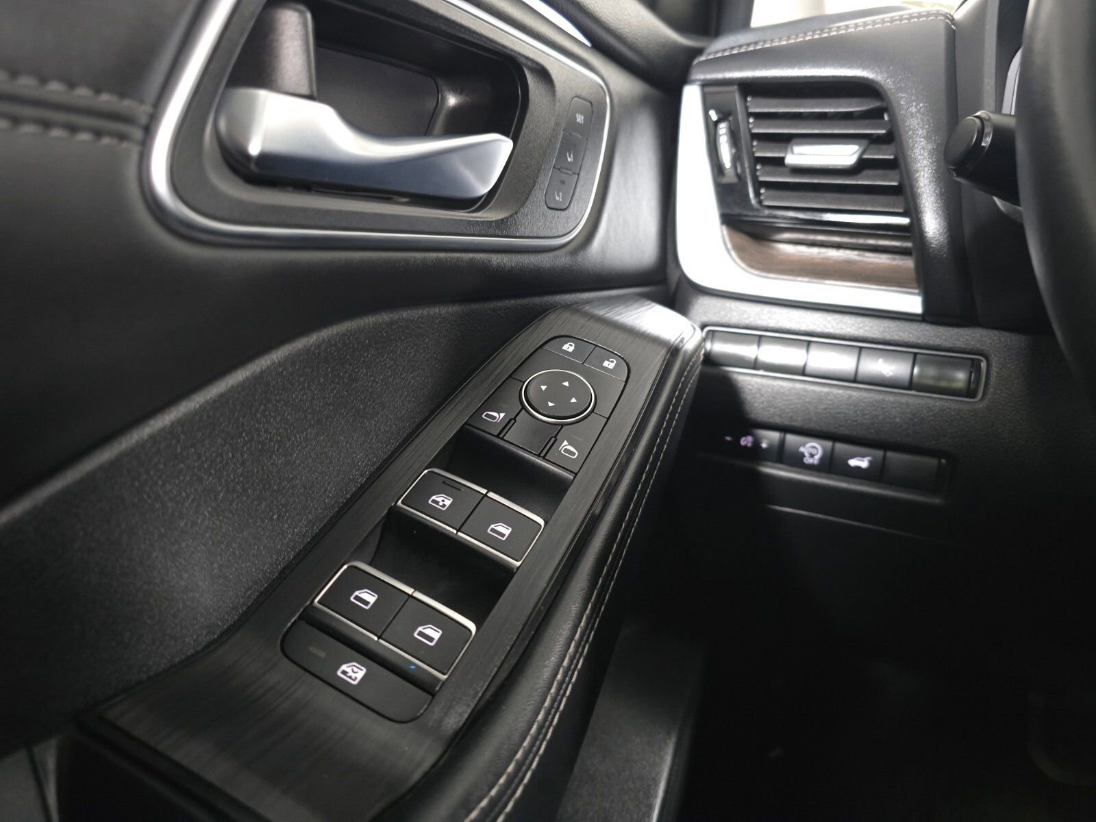 Used 2024 Nissan Rogue Platinum w/ Platinum Premium Package image 36