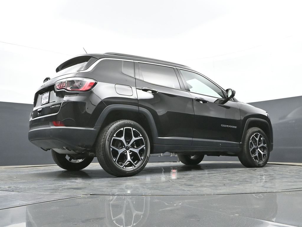 Used 2025 Jeep Compass Limited AWD/4WD image 39
