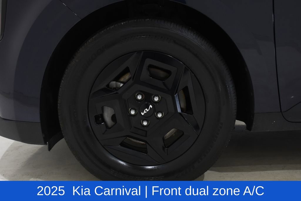 Used 2025 Kia Carnival image 6