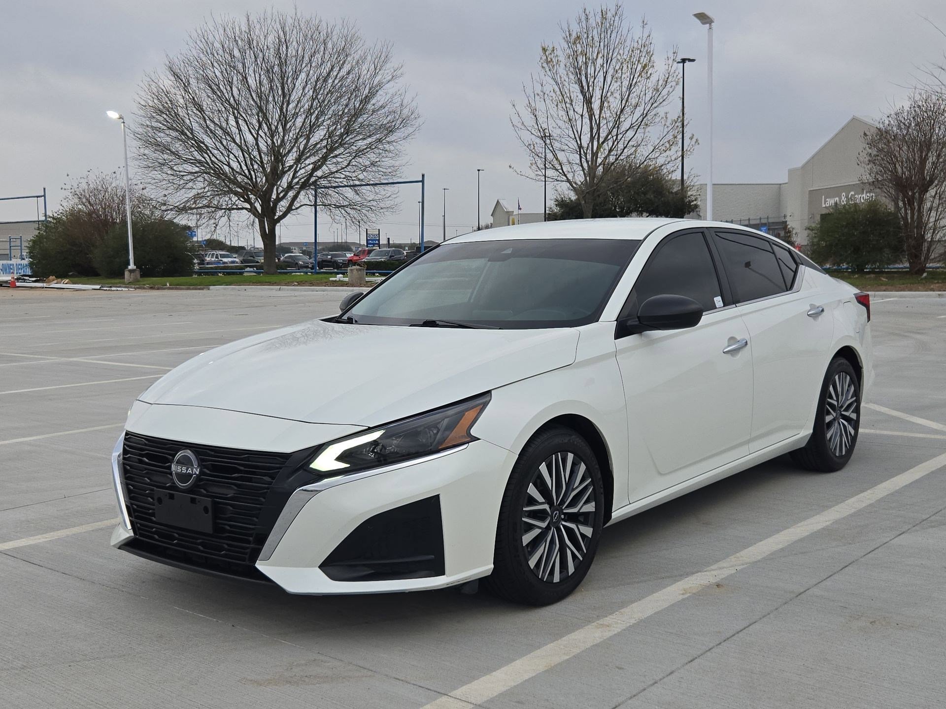 Used 2024 Nissan Altima 2.5 SV image 8