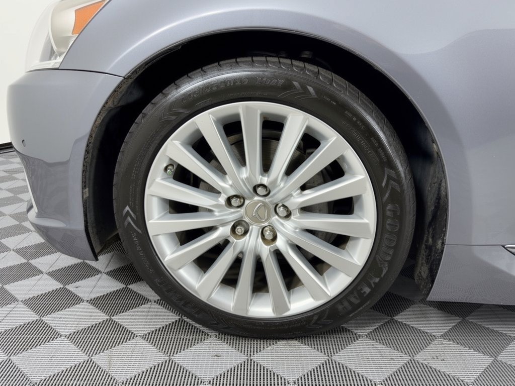 Used 2013 Lexus LS 460 w/ Comfort Pkg RWD image 13