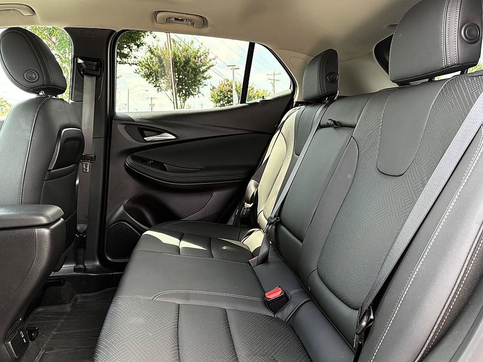 Used 2020 Buick Encore GX Essence w/ Experience Buick Package FWD image 10