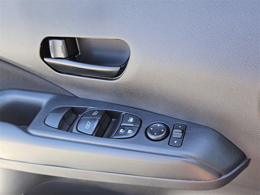 New 2025 Nissan Kicks Play S image 28