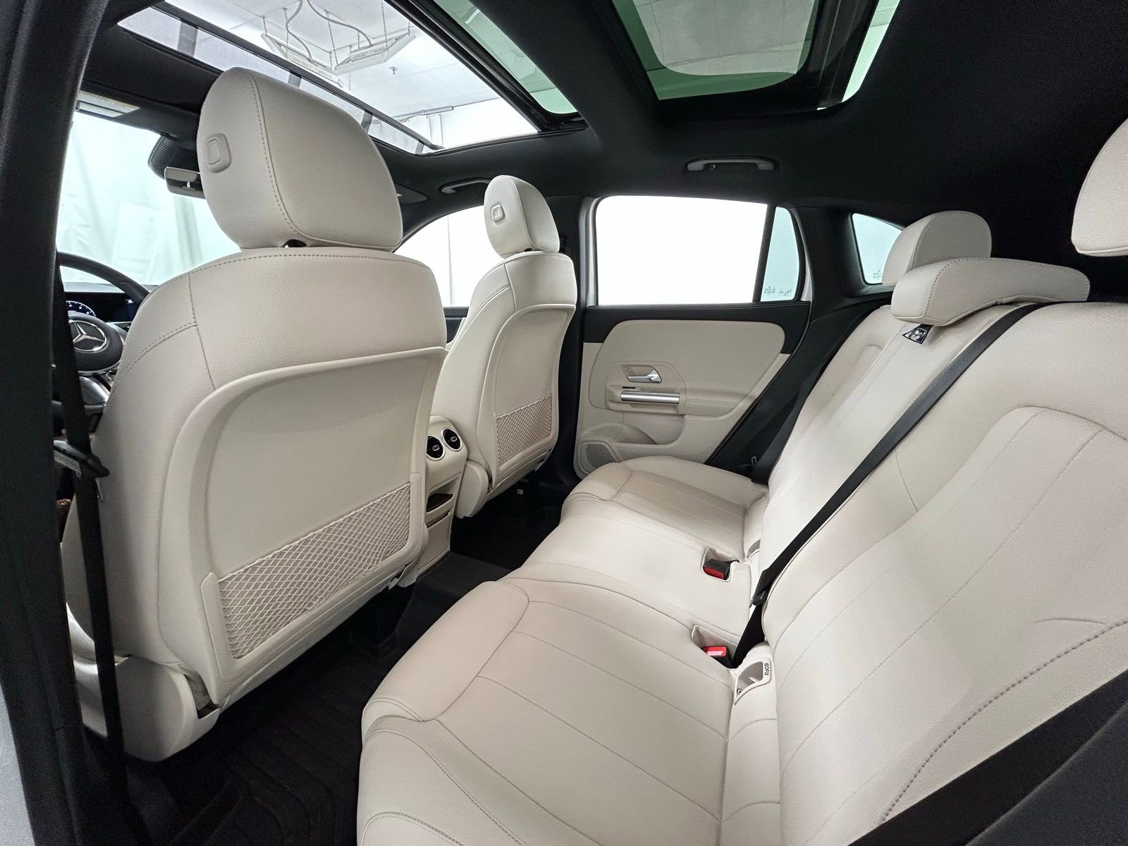 Used 2025 Mercedes-Benz GLA 250 4MATIC image 33