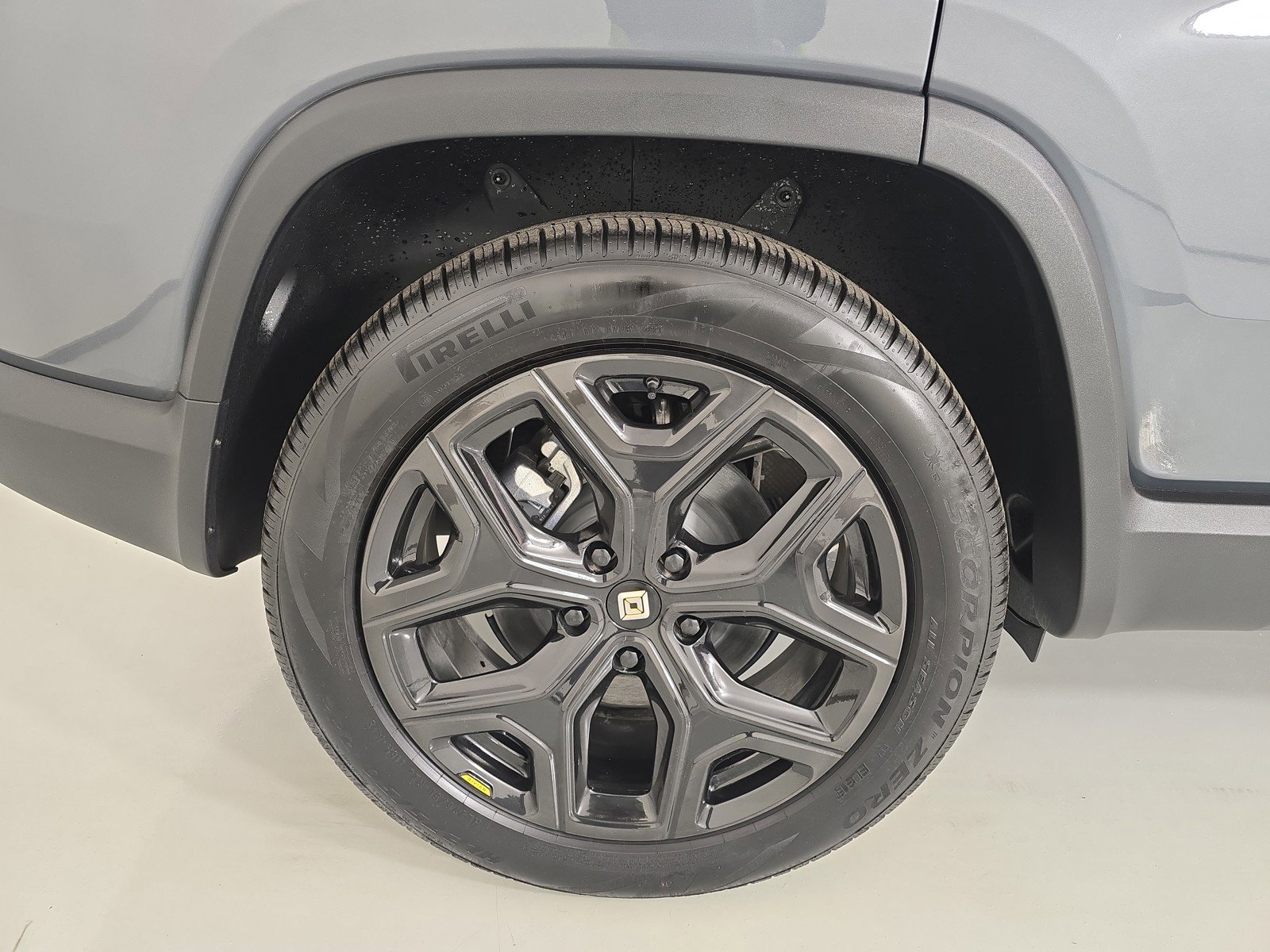 Used 2023 Rivian R1S Adventure image 12