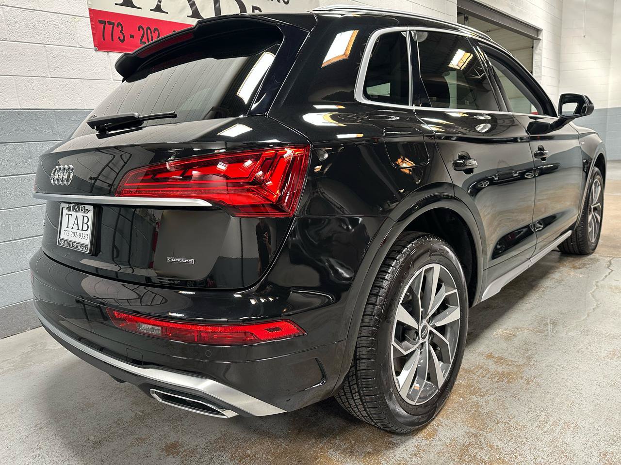 Used 2023 Audi Q5 45 TFSI Premium Plus Sport Uti w/ Premium Plus Package AWD/4WD image 3