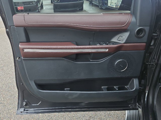 Used 2022 Ford Expedition Max Limited image 10