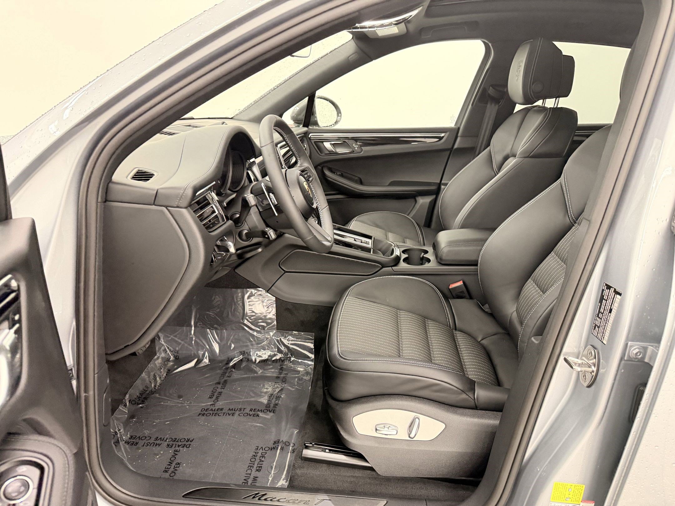 Used 2025 Porsche Macan image 23