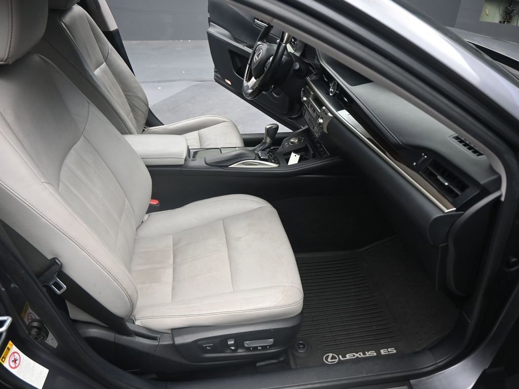 Used 2017 Lexus ES 300h image 17