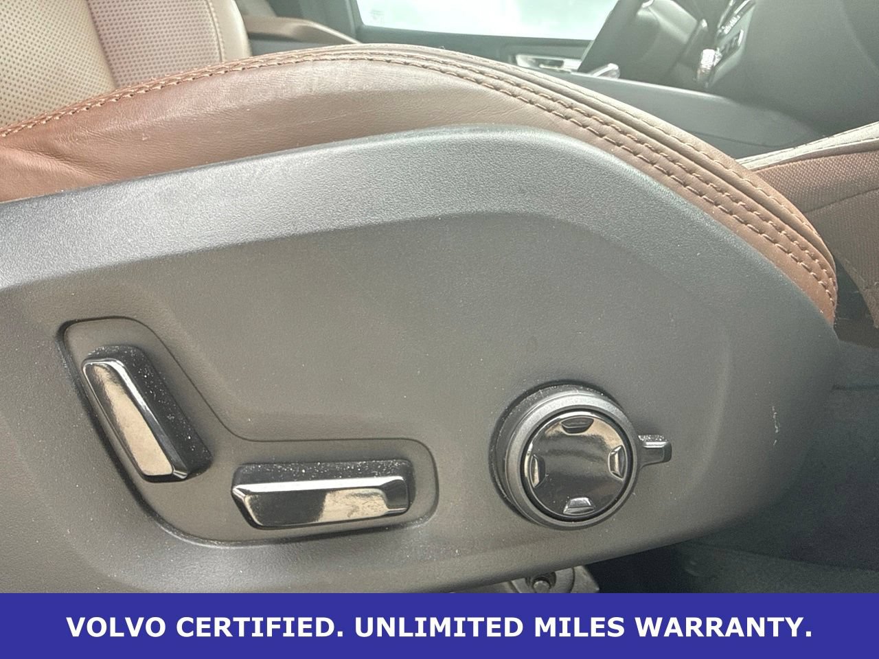 Certified 2023 Volvo XC60 B5 Ultimate w/ Climate Package AWD/4WD image 12