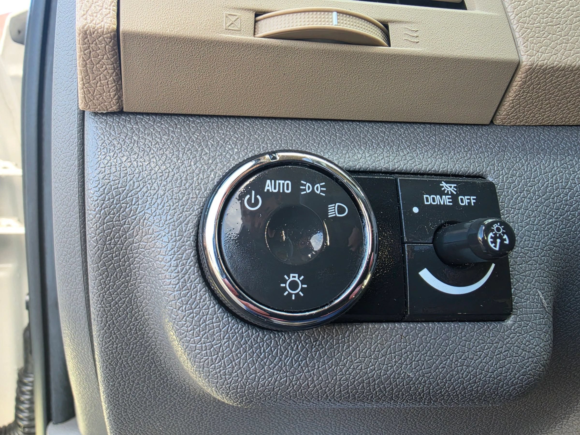 Used 2011 Chevrolet Traverse LT w/ Personal Connectivity Package FWD image 29