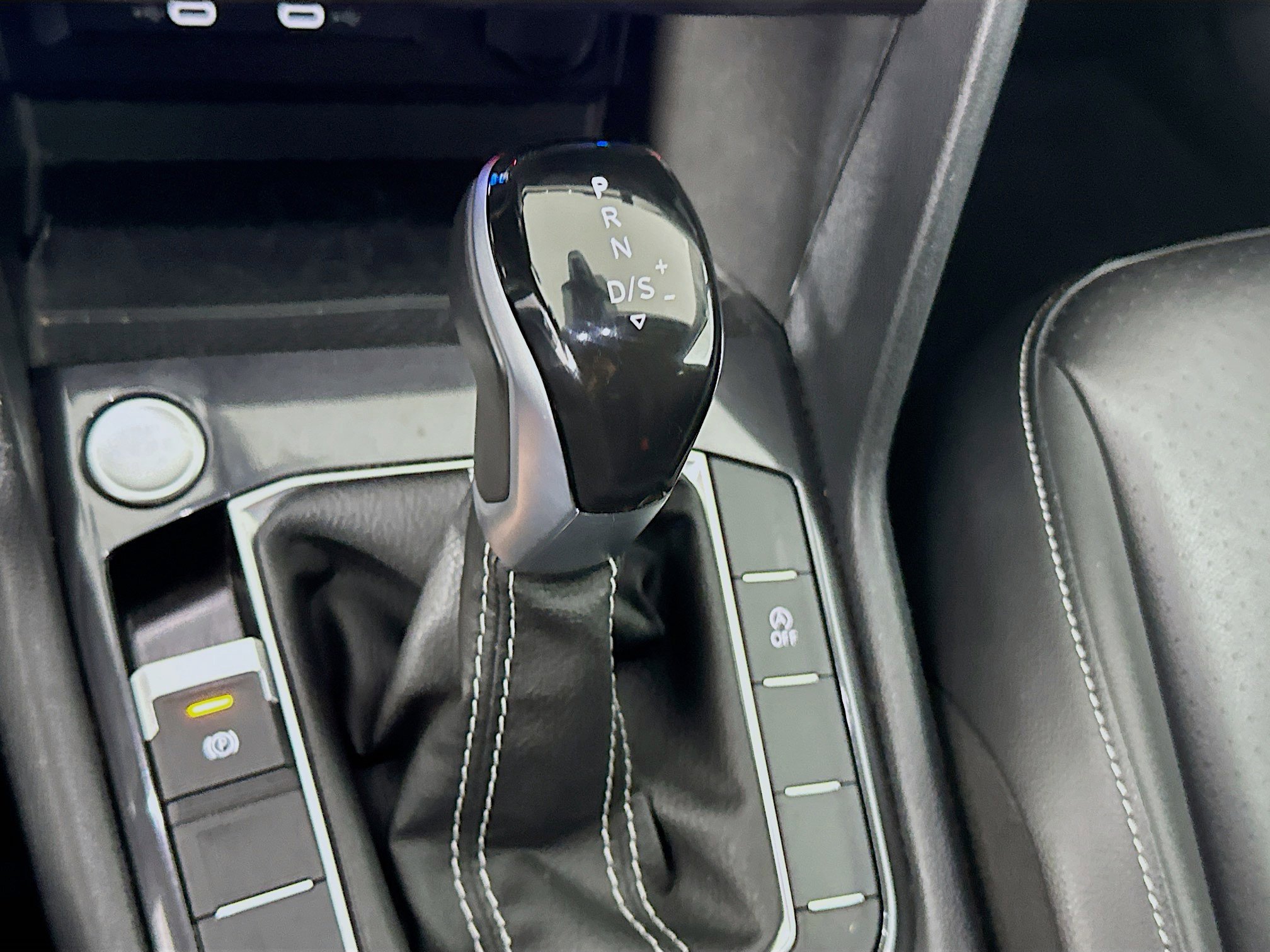 Used 2024 Volkswagen Tiguan SE image 23