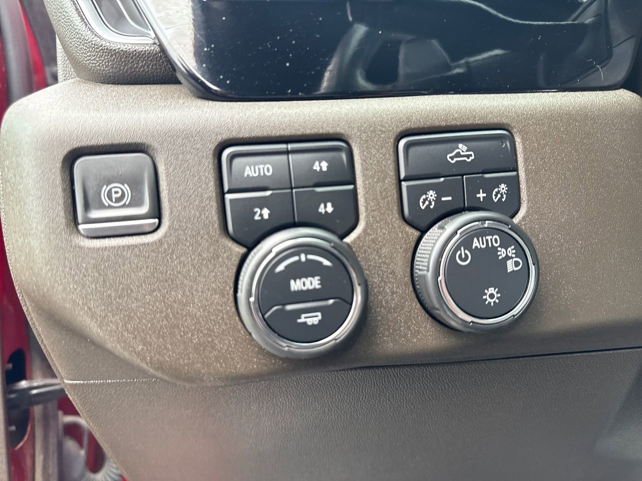 Used 2024 Chevrolet Silverado 1500 LT image 18