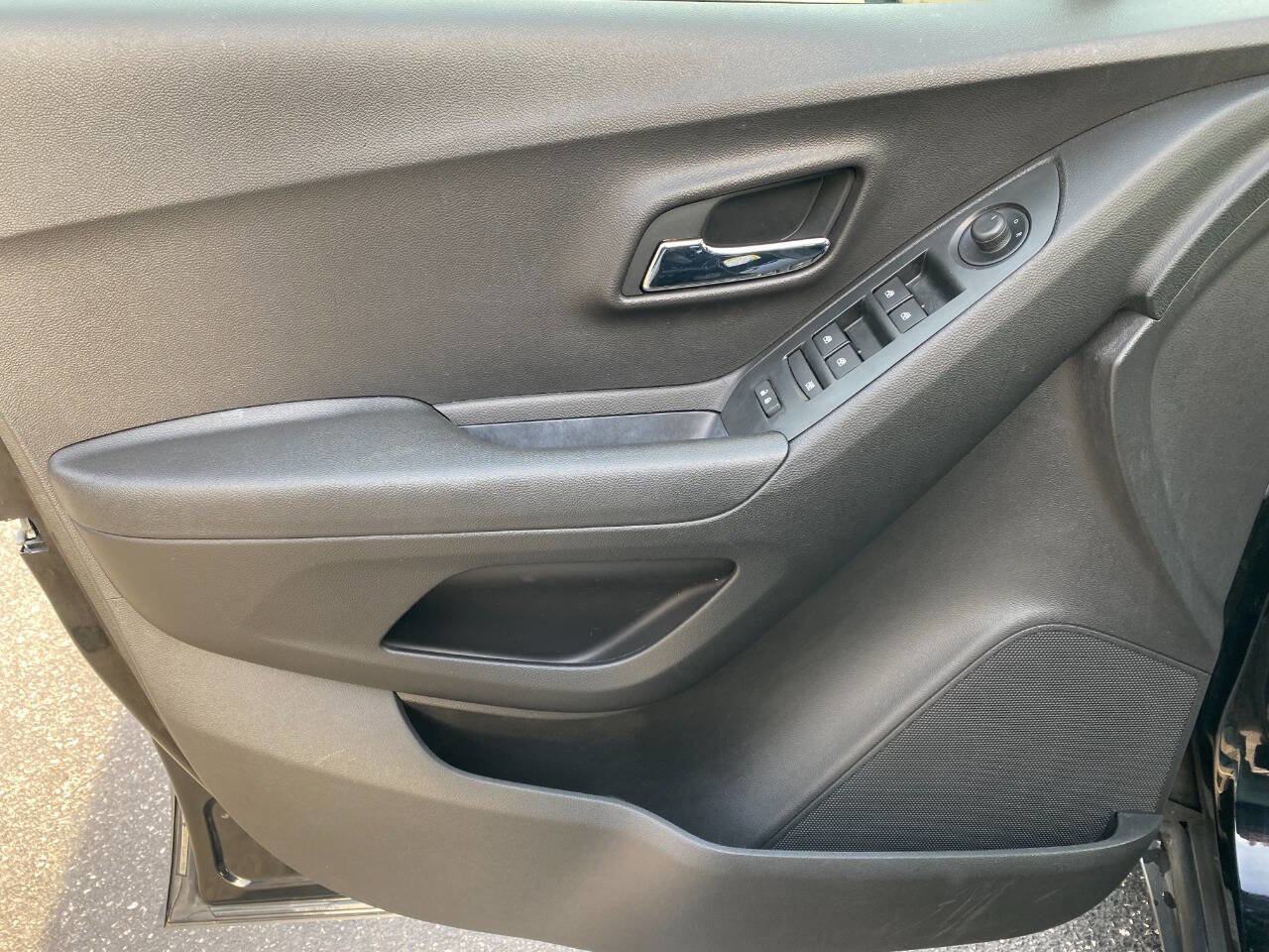 Used 2017 Chevrolet Trax LT image 11