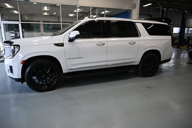 Used 2022 GMC Yukon XL SLT w/ SLT Premium Package AWD/4WD image 7