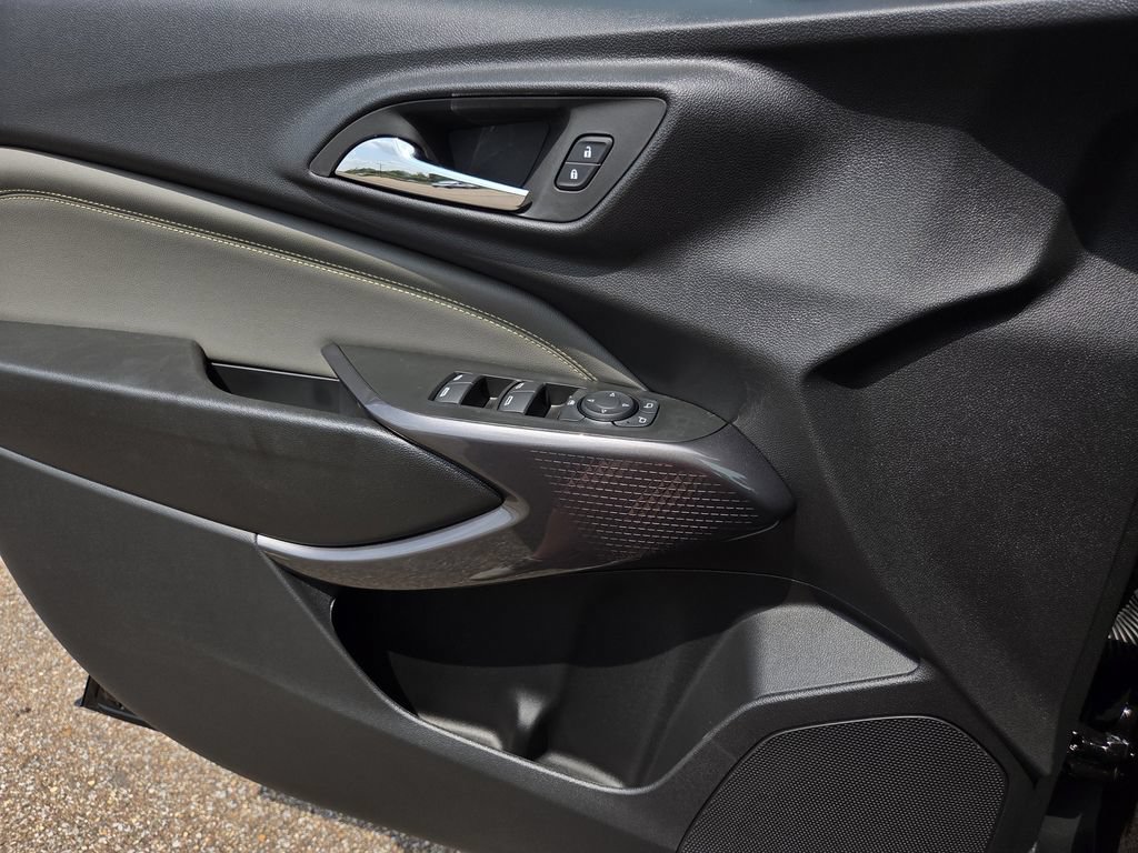 New 2026 Chevrolet Trax ACTIV w/ Sunroof Package FWD image 19
