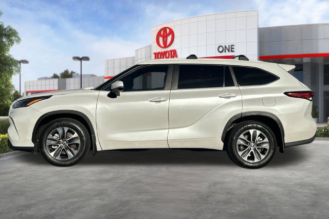 Used 2023 Toyota Highlander XLE FWD image 8