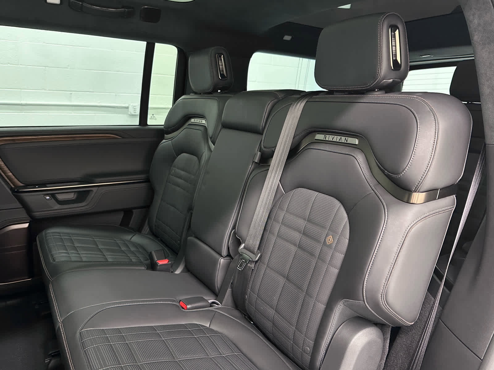 Used 2026 Rivian R1S Premium image 16