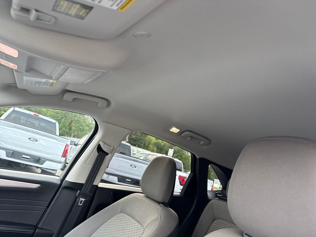 Used 2022 Ford Escape SE image 24