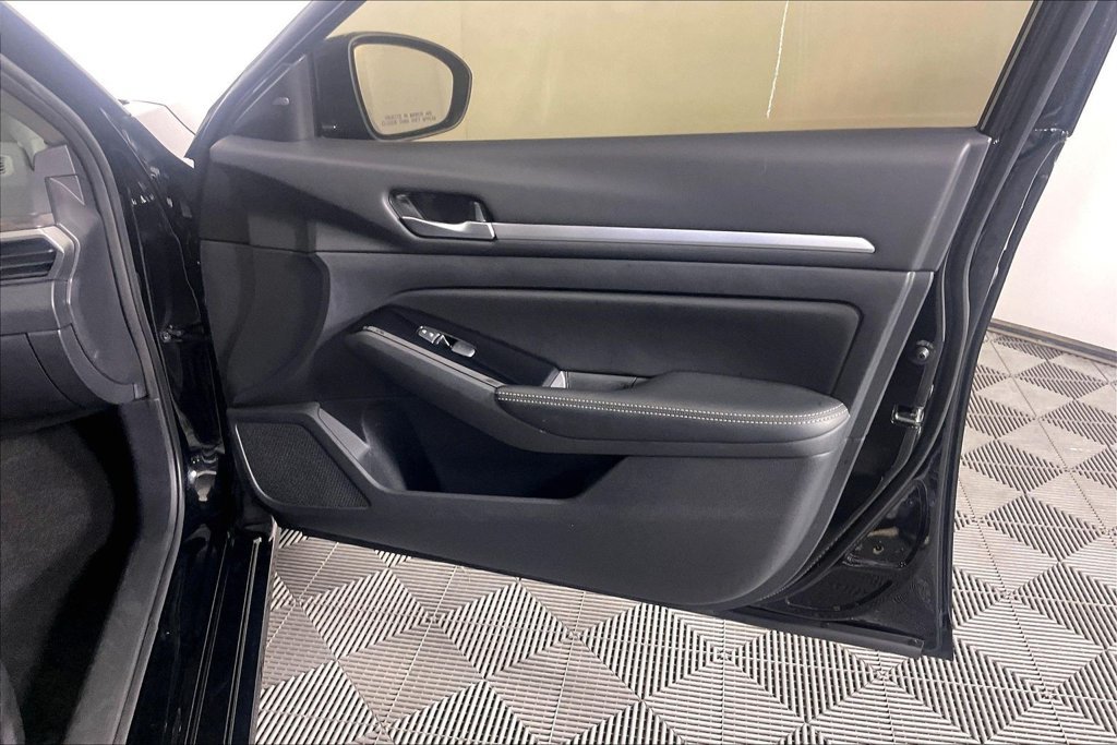 Used 2025 Nissan Altima 2.5 SL AWD/4WD image 22