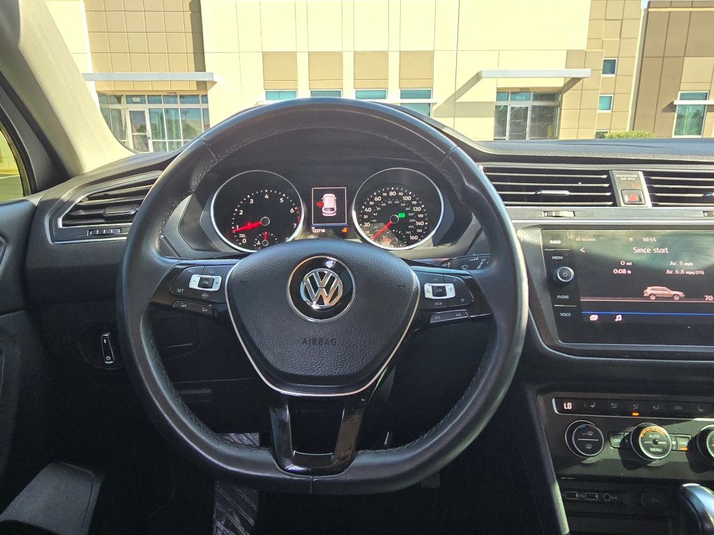 Used 2020 Volkswagen Tiguan SEL AWD/4WD image 29