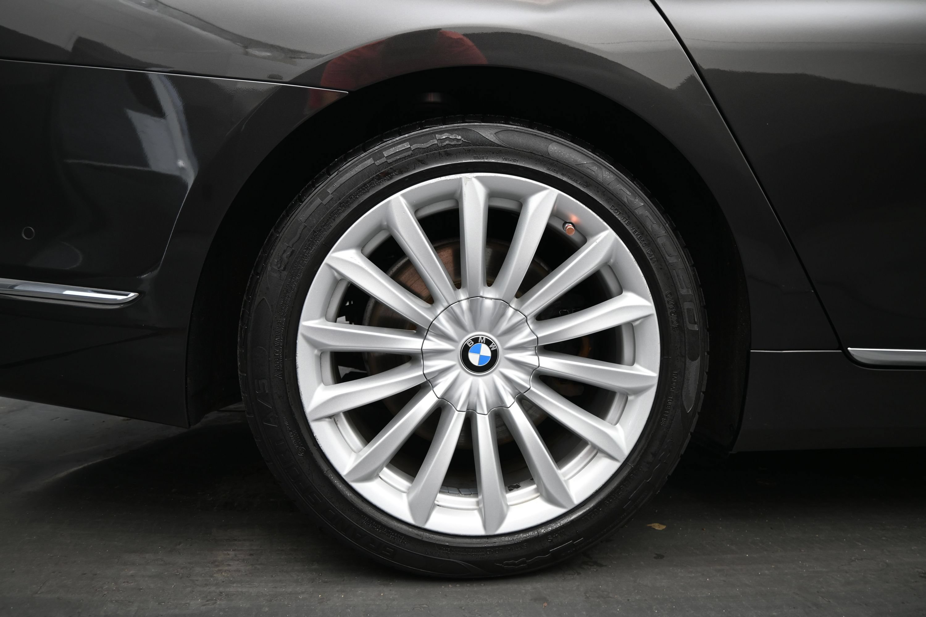 Used 2017 BMW 740i xDrive AWD/4WD image 9