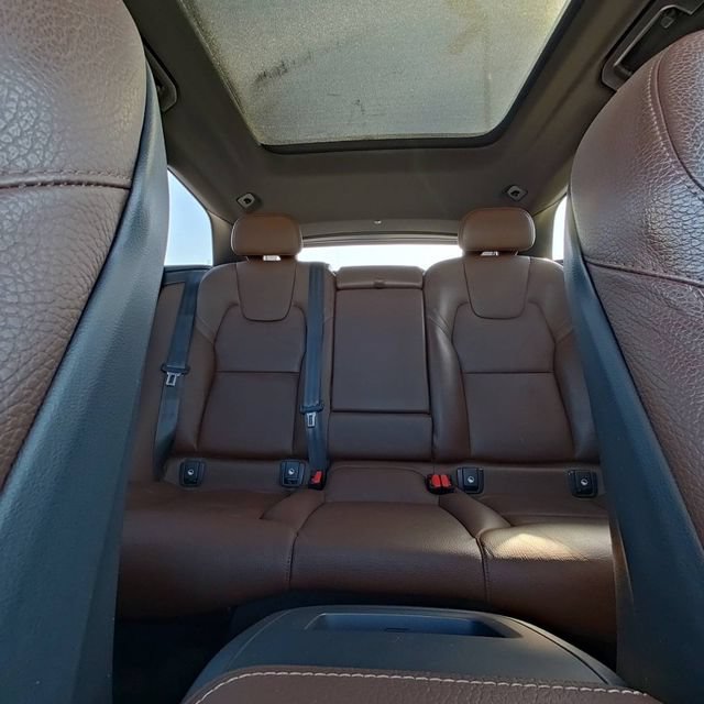 Used 2022 Volvo XC60 B5 Momentum w/ Protection Package Premier FWD image 27