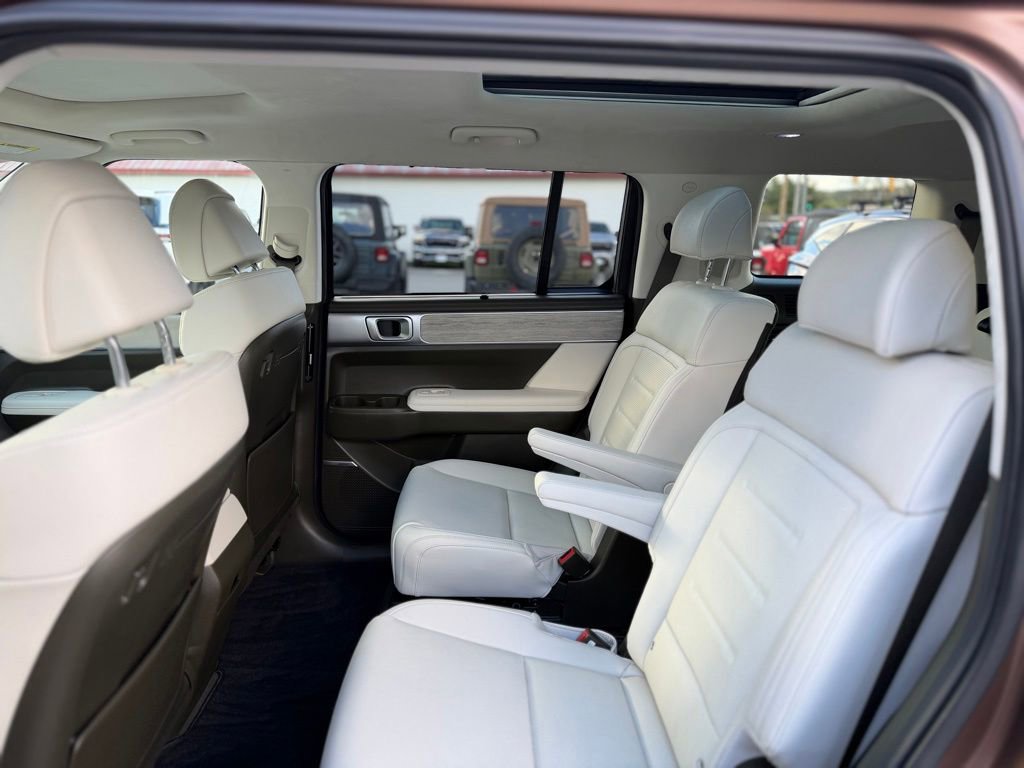 Used 2025 Hyundai Santa Fe Calligraphy AWD/4WD image 10
