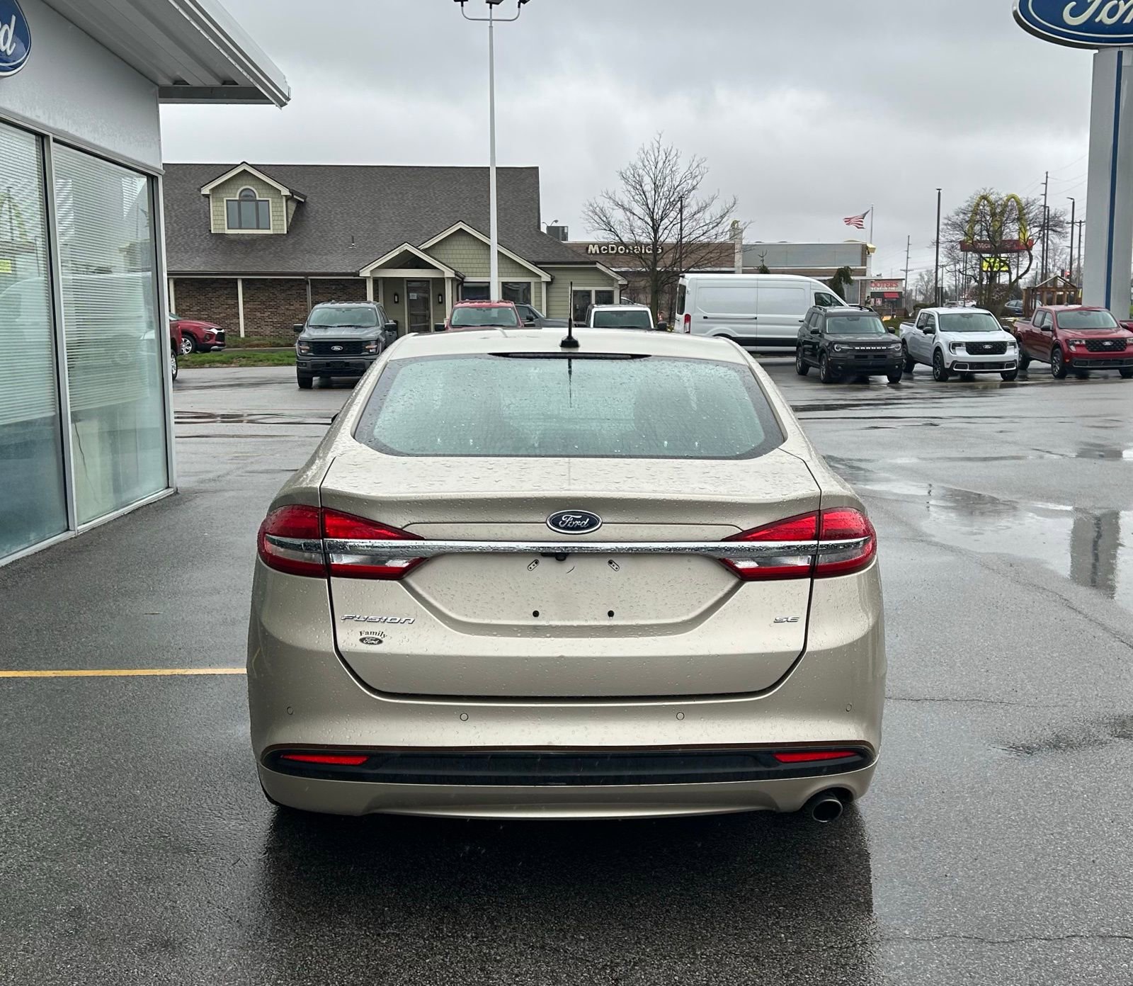 Used 2018 Ford Fusion SE w/ Fusion SE Technology Package image 6