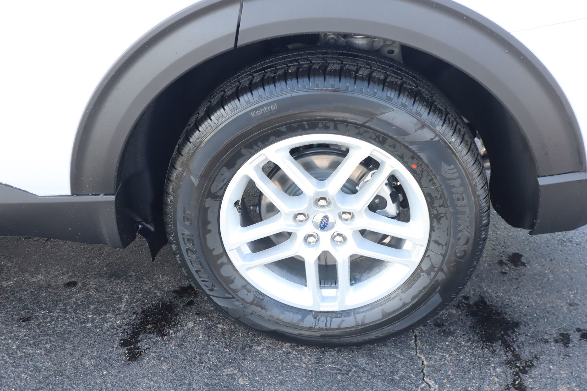 New 2026 Ford Explorer Active RWD image 20
