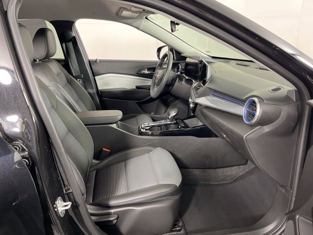 Certified 2025 Chevrolet Trax LT image 8