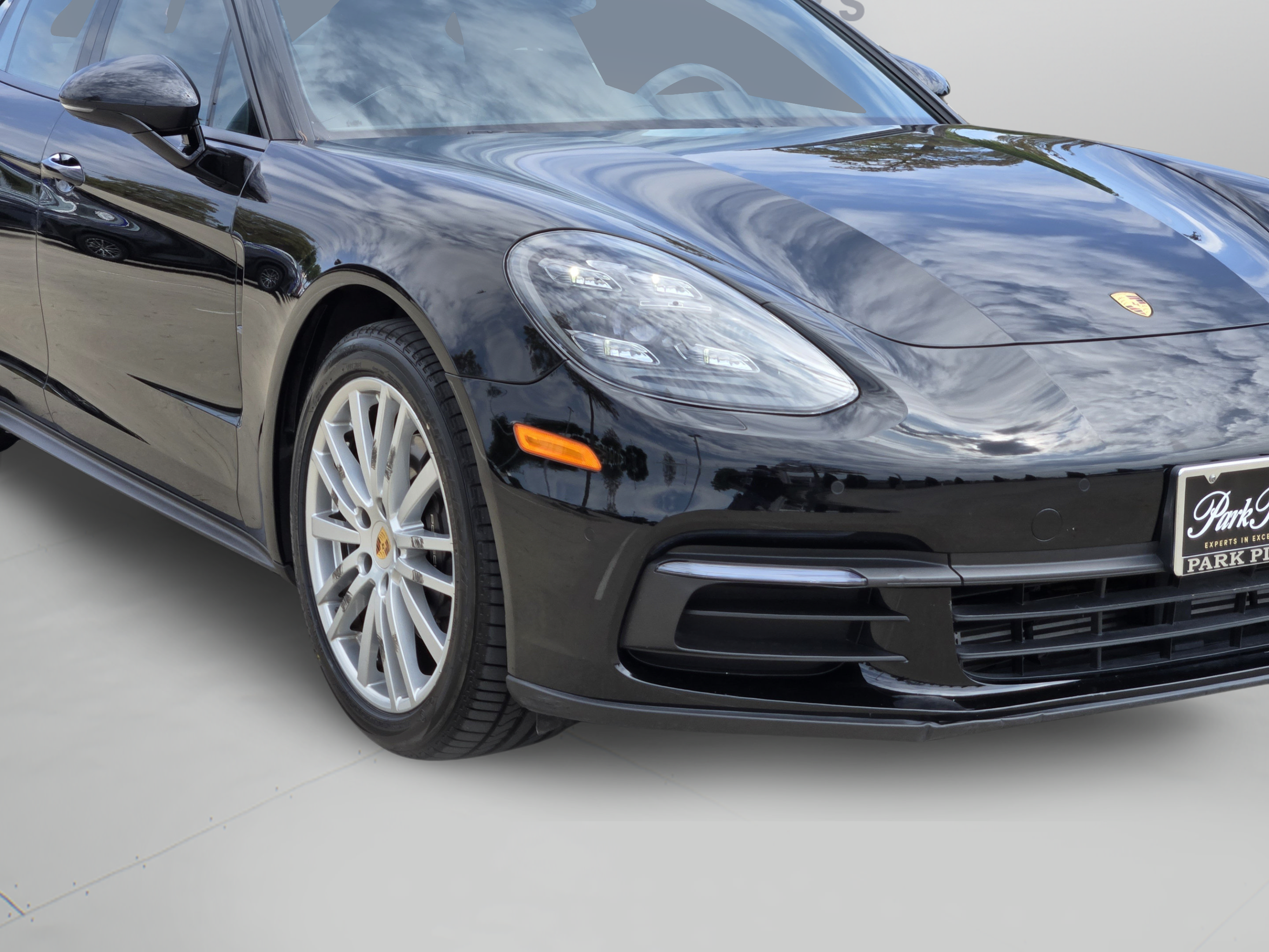 Used 2017 Porsche Panamera image 29