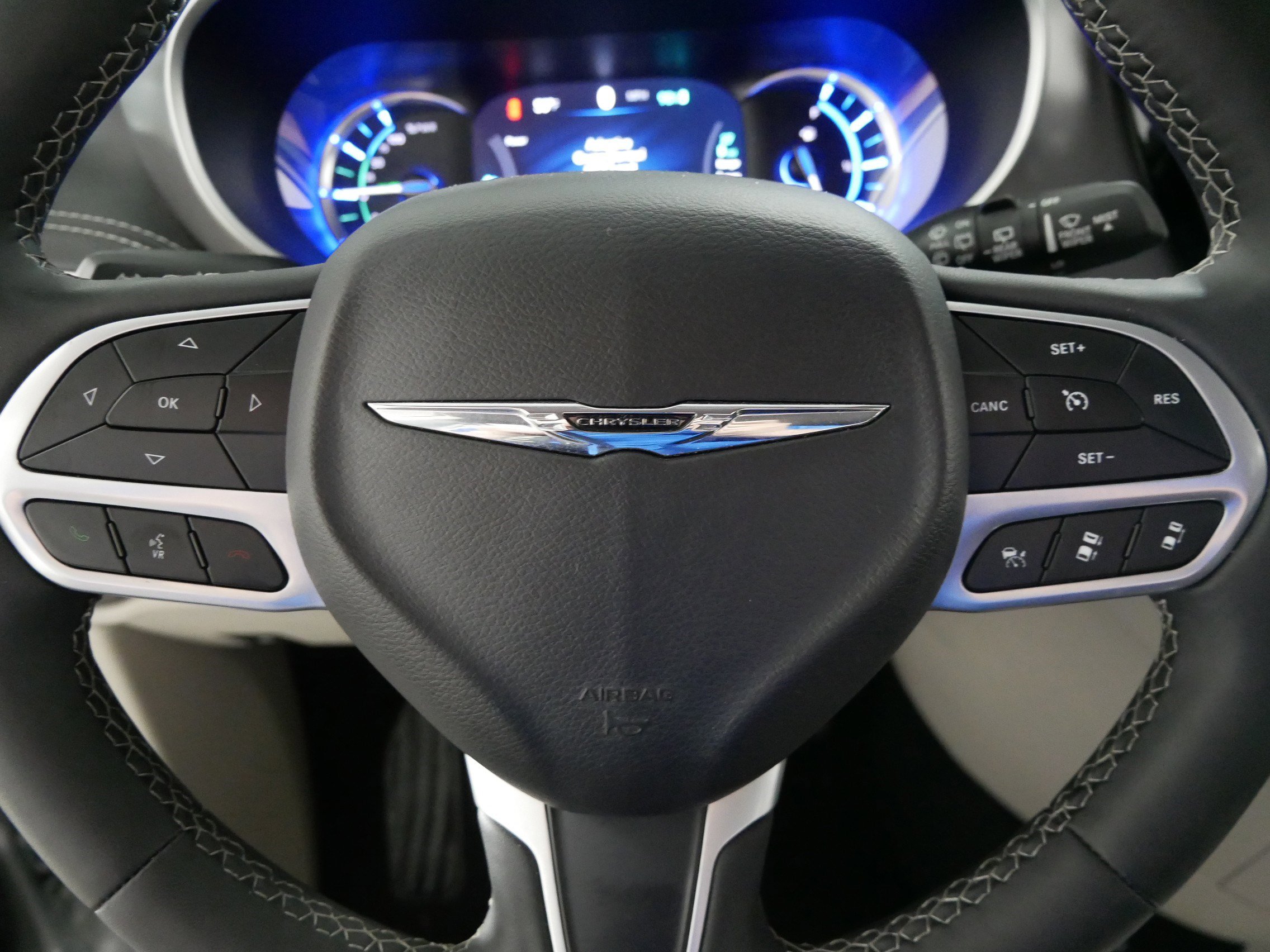 Used 2023 Chrysler Pacifica Touring-L image 25