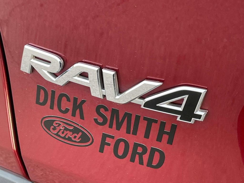 Used 2020 Toyota RAV4 XLE Premium image 8