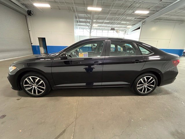 Used 2025 Volkswagen Jetta SE FWD image 6