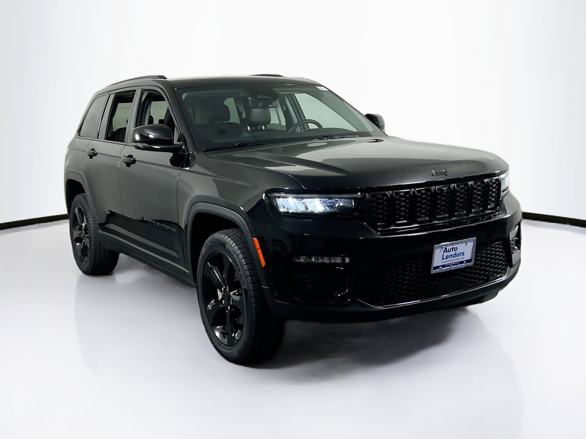 Used 2023 Jeep Grand Cherokee Limited w/ Luxury Tech Group II image 3