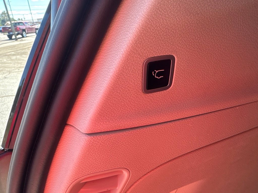 Used 2022 Chrysler Voyager LX FWD image 9