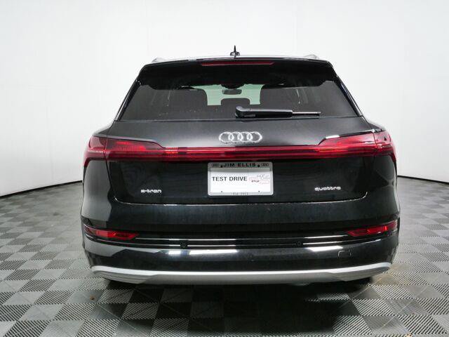 Used 2023 Audi e-tron Premium Plus w/ Premium Plus Package AWD/4WD image 28